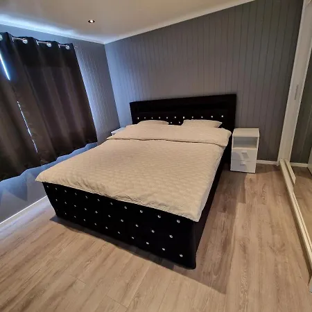 Flott Loftsleilighet For Overnatting Pa Longva